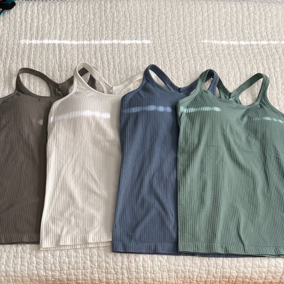 ATTRACO Ribbed Workout Tank w/ Built in Bra (each) - Picture 4 of 4